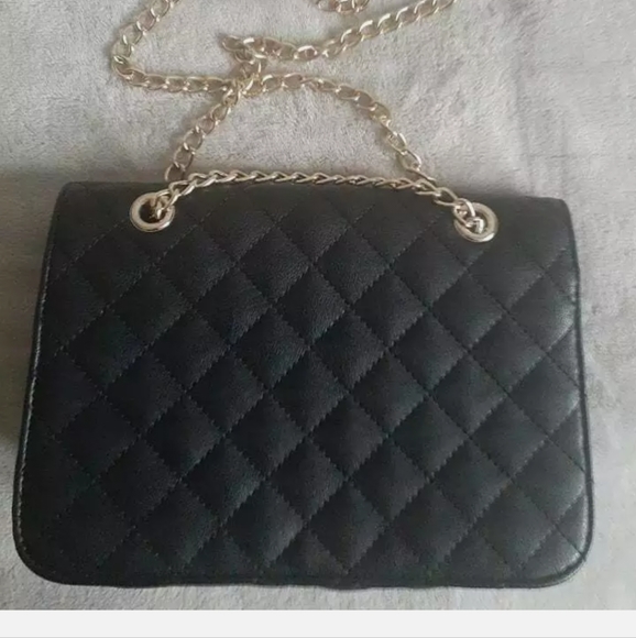 Express Flap Faux Leather Black Shoulder Bag w goldtone hardware. - Picture 8 of 12